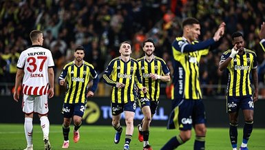 Fenerbahçe, Fırtına Gibi! Süper Kupa Yarı Finalinde Samsunspor'u Geçti Fenerbahçe, Fırtına Gibi! Süper Kupa Yarı Finalinde Samsunspor'u Geçti