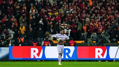 Trabzonspor'un Kalecisi Onana'nın Kritik Anları Trabzonspor'un Kalecisi Onana'nın Kritik Anları