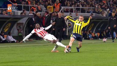 Fenerbahçe-Samsunspor Maçında Kritik Kırmızı Kart Kararı Fenerbahçe-Samsunspor Maçında Kritik Kırmızı Kart Kararı