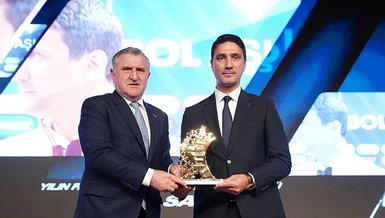 Trabzonspor U19 Takımı'nın Teknik Direktörü Eyüp Saka Yılın Fark Yaratanı Seçildi