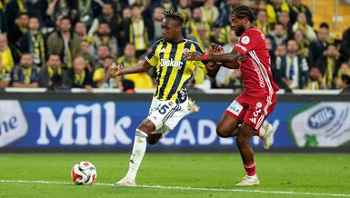 Fenerbahçe, Antalyaspor'u 2-0 ile Geçti