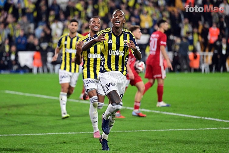 Fenerbahçe, Antalyaspor'u 2-0 ile Geçti