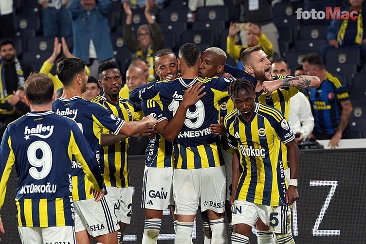 Fenerbahçe, Antalyaspor'u 2-0 yenerek 3 puan aldı