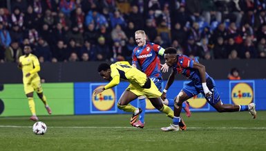 Fenerbahçe'den Jhon Duran Penaltı İtirazı: VAR ve Hakem ile Alaycı Paylaşım