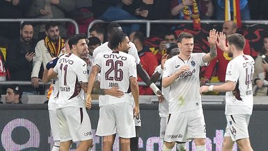 Bordo Mavili Taraftarlar Göztepe Dönüşünde Coşkuyla Karşılandı