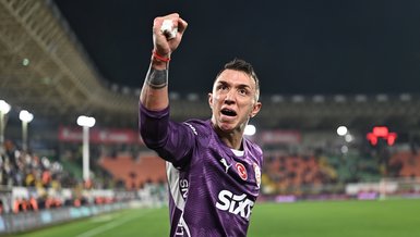 Galatasaray, Ajax'ı Mağlup Etti; Muslera'dan Tebrik Paylaşımı