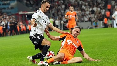 Gökhan Sazdağı, Siyah-Beyazlı Takımda Sağ Bekte Parlıyor