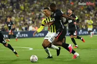 Fenerbahçe, Beşiktaş'a Karşı 2-1 Yenilerek Eleştirilerin Hedefi Oldu