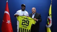 Emmanuel Emenike, Fenerbahçe'yi Ziyaret Etti