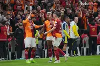 Galatasaray, Fenerbahçe'yi 2-1 mağlup ederek liderliğini korudu