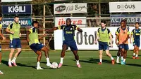 Fenerbahçe, Şampiyonlar Ligi Kadrosunda Altyapı Eksikliği Yaşıyor