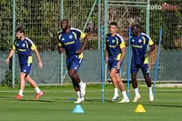 Fenerbahçe, Orta Saha için Transfer Hedeflerini Belirledi