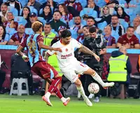 Galatasaray, Trabzonspor'a 4-0 yenilerek sezonun ilk mağlubiyetini aldı