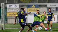 Fenerbahçe, Aston Villa Maçına Hazırlıklarını Sürdürüyor