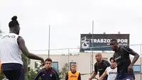 Futbolcular Antrenmanda Isınma ve Taktik Çalışmaları Yaptı