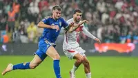 Oğuz Aydın, Hamburg'un Takibinde: Fenerbahçe'deki Performansı Öne Çıkıyor