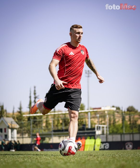 Galatasaray, Kacper Kozlowski ile İlgileniyor